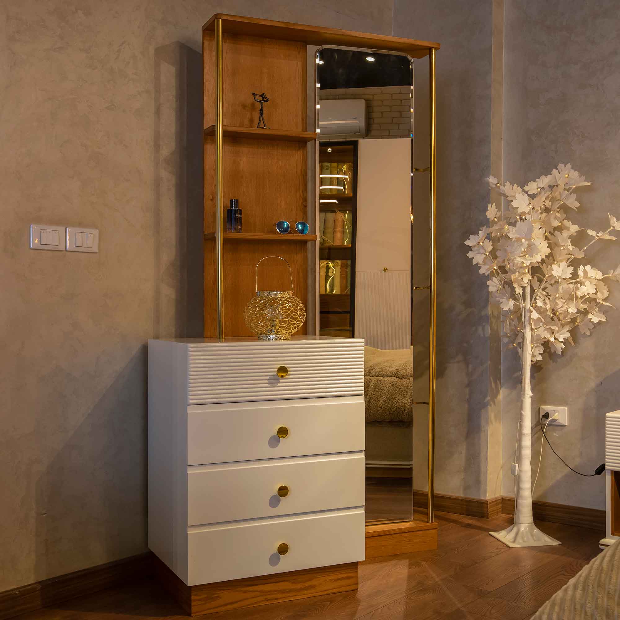 white Quieen bedroom dresser