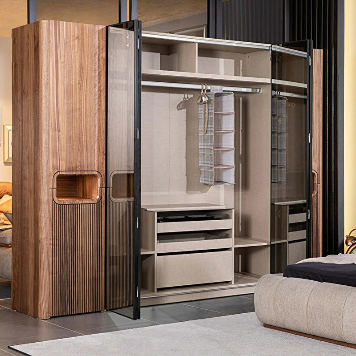tonali wardrobe
